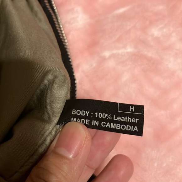 Margot genuine leather crossbody bag - Picture 14 of 17